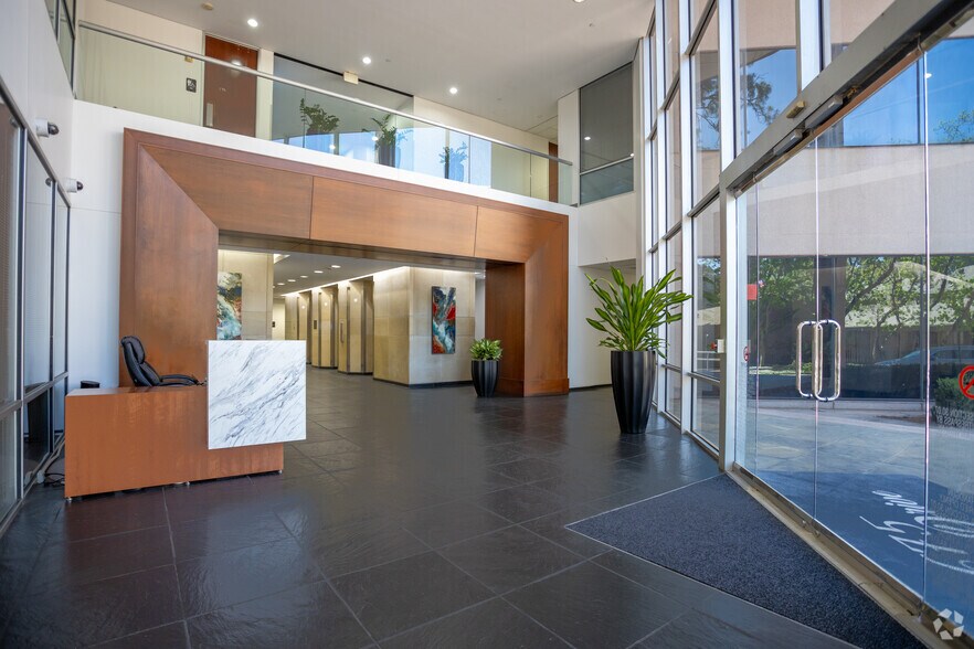 More Photos Of 675 Bering Dr, Houston Office For Lease