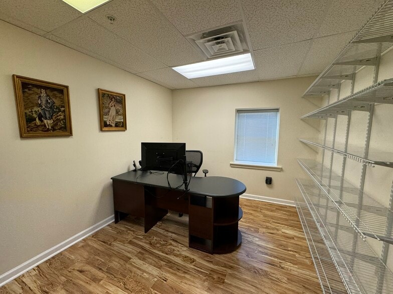 More Photos Of 815 Greenwood Ave, Jenkintown Office For Sale