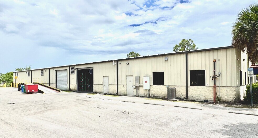 More Photos Of 9971 Bavaria Rd, Fort Myers Warehouse For Sale