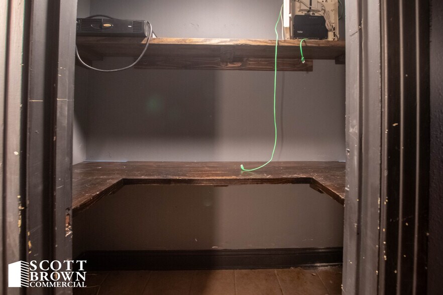 More Photos Of 424 Bryan St, Denton Restaurant For Sale