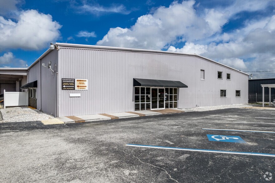 Primary Photo Of 4500 Carmichael Ave, Sarasota Warehouse For Sale