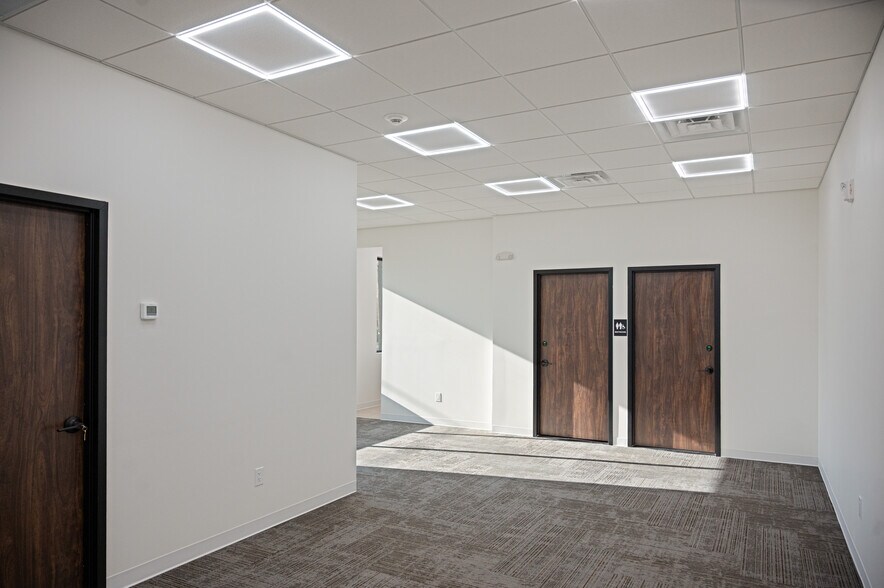 More Photos Of 2100 W County Line Rd, Jackson Office For Lease
