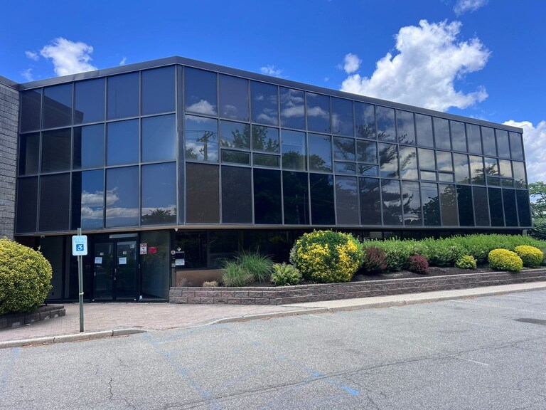 More Photos Of 100-110 Midland Ave, Port Chester Warehouse For Lease