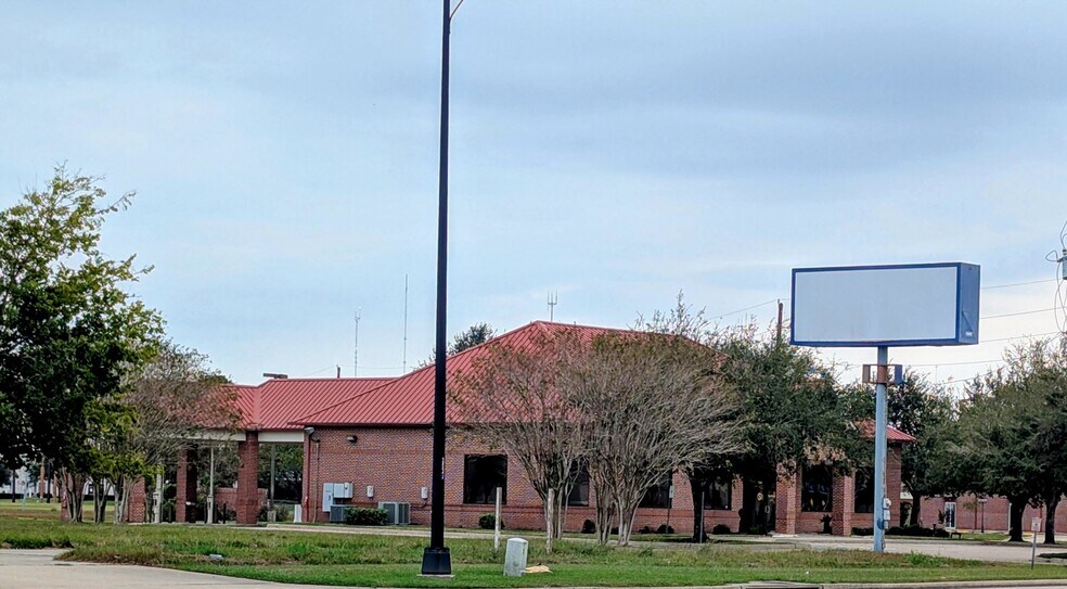 More Photos Of 13811 Murphy Rd, Stafford Bank For Lease