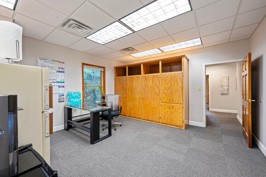 More Photos Of 124 Dorchester Sq, Westerville Office For Sale