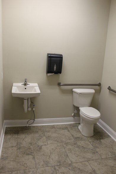 More Photos Of 12627 San Jose Blvd, Jacksonville Medical For Lease