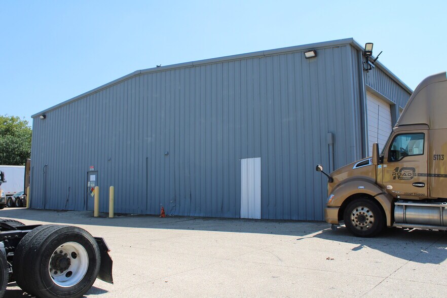 More Photos Of 1936 W Commerce St, Dallas Industrial For Lease