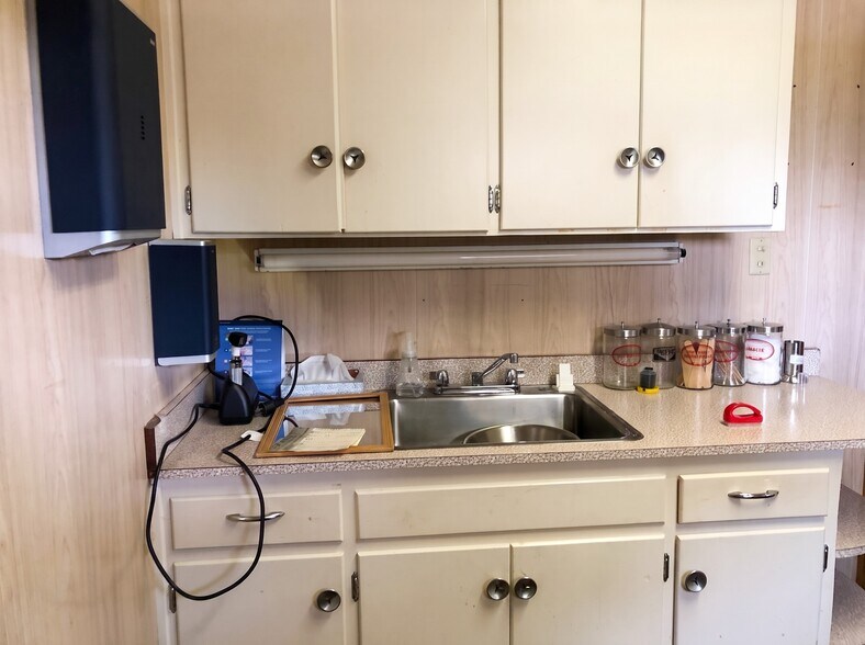 More Photos Of 302 W Main St, Bowling Green Healthcare For Sale