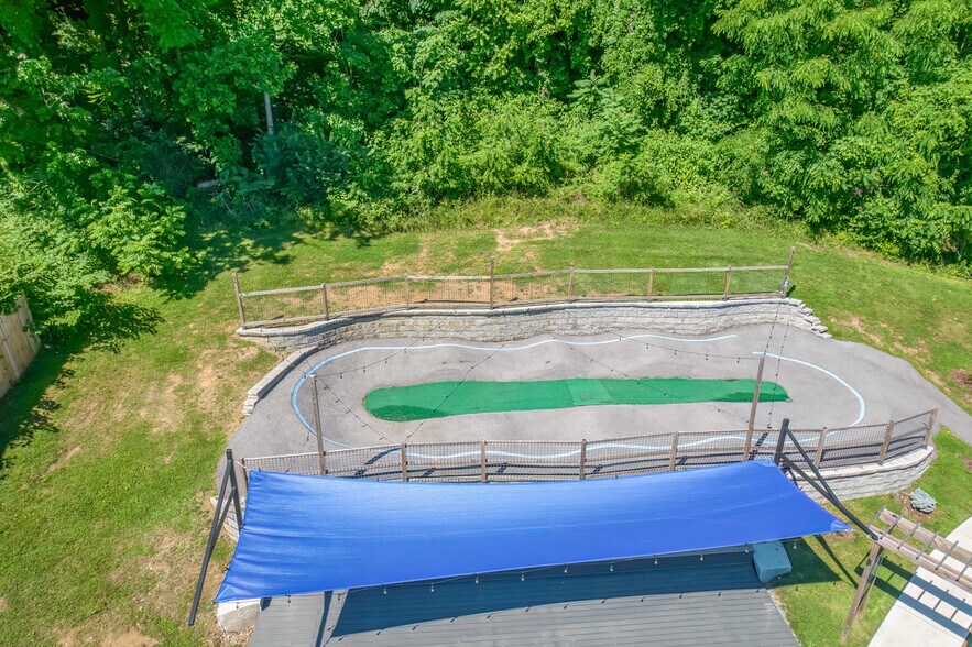More Photos Of 640 E Maple St, Johnson City Bar For Sale