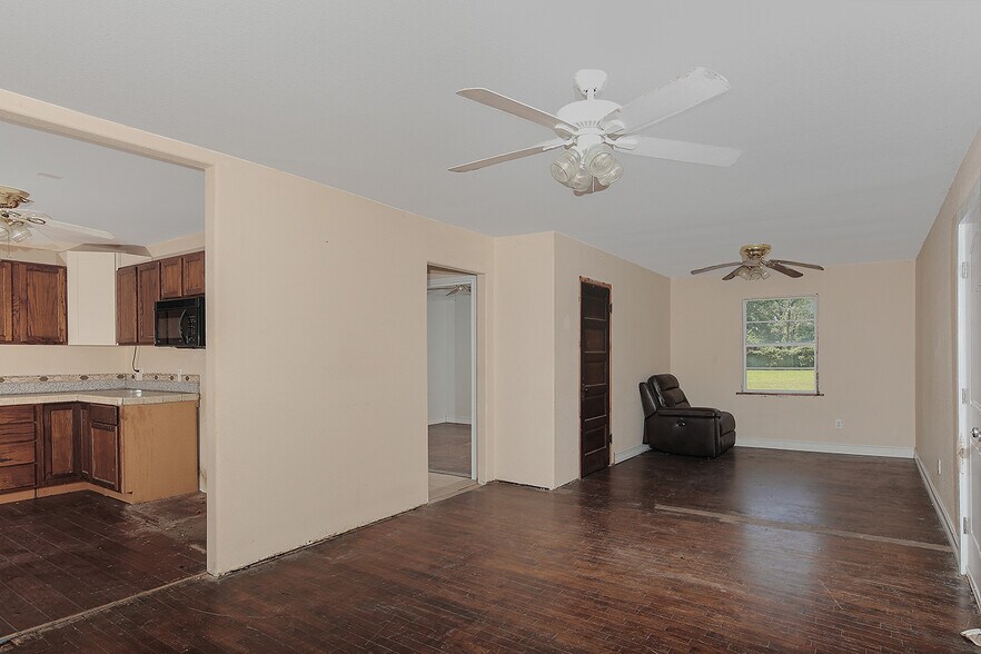 More Photos Of 1231 Pruitt Rd, Spring Office Residential For Sale