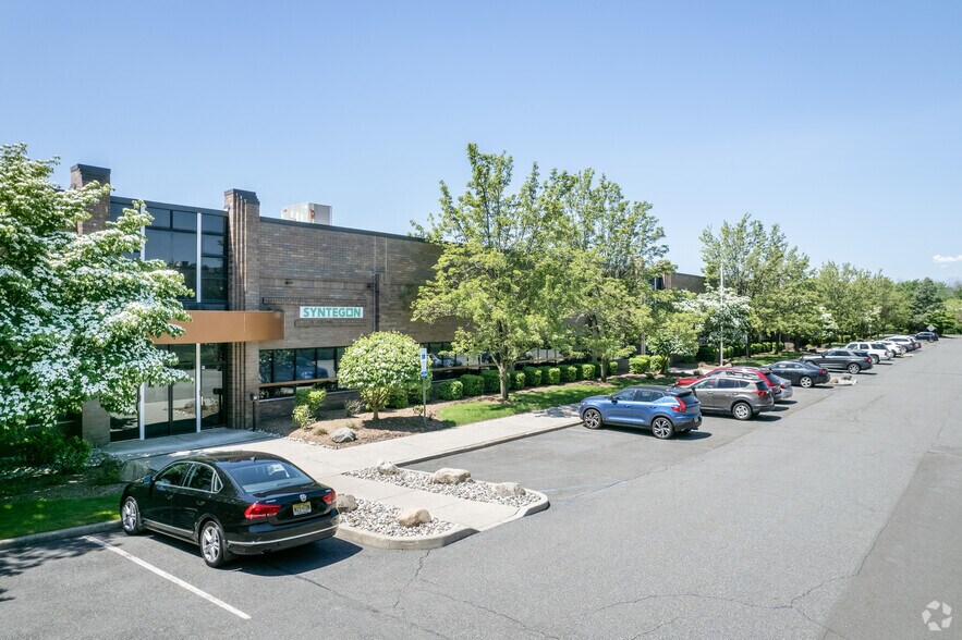 More Photos Of 90 Boroline Rd, Allendale Light Manufacturing For Lease