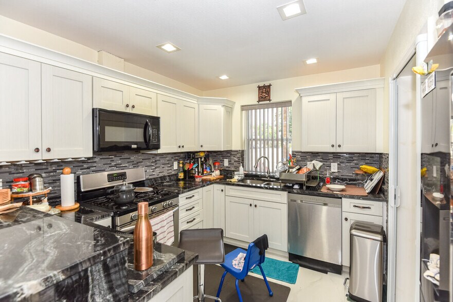 More Photos Of 1020 S Ridgewood Ave, Daytona Beach Hotel For Sale