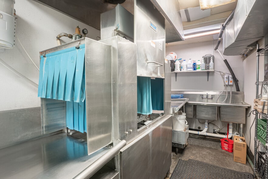 More Photos Of 545 Shoshone St S, Twin Falls Restaurant For Sale