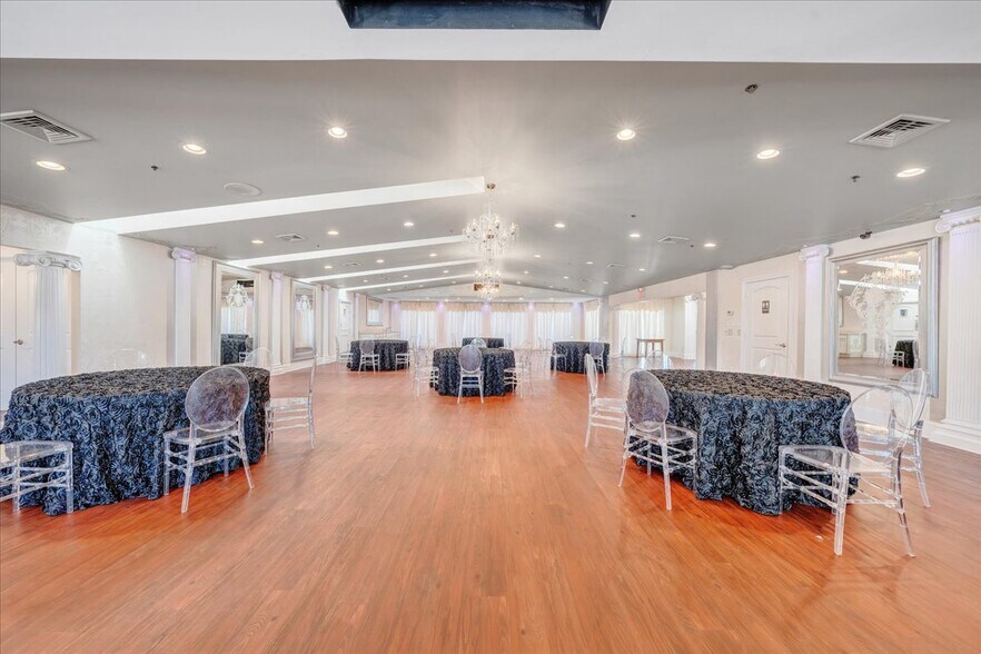 More Photos Of 812 E Main St, Bedford Lodge Meeting Hall For Sale