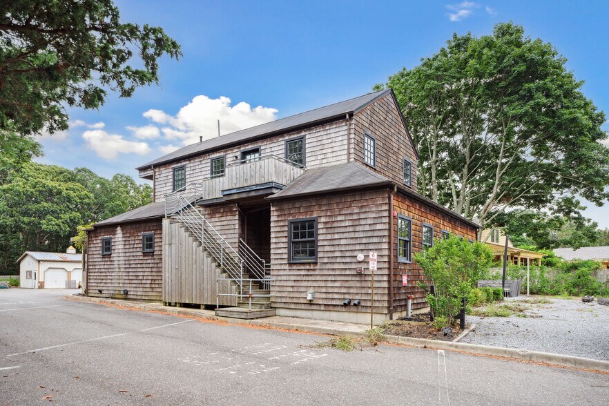 More Photos Of 203 Bridgehampton Tpke, Bridgehampton Restaurant For Sale