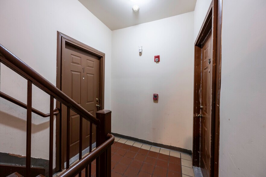 More Photos Of 279 S Broadway, Yonkers Apartments For Sale