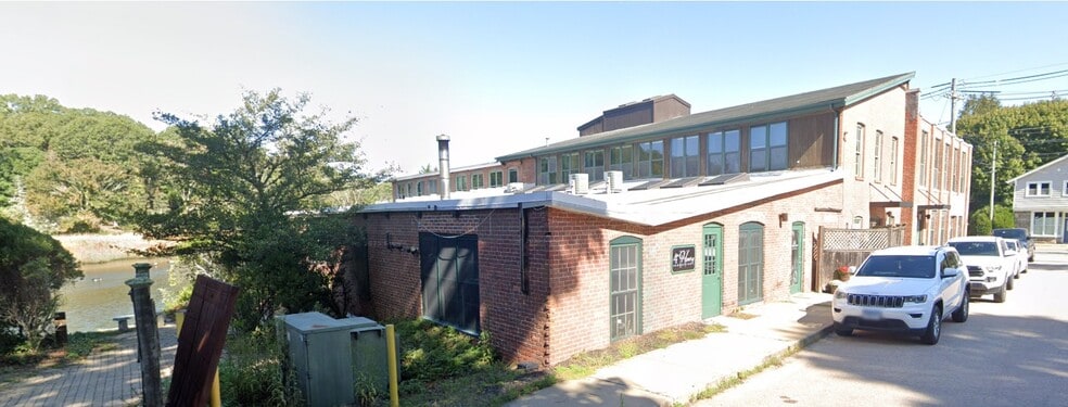Primary Photo Of 11 Main St, Mystic Medical For Lease