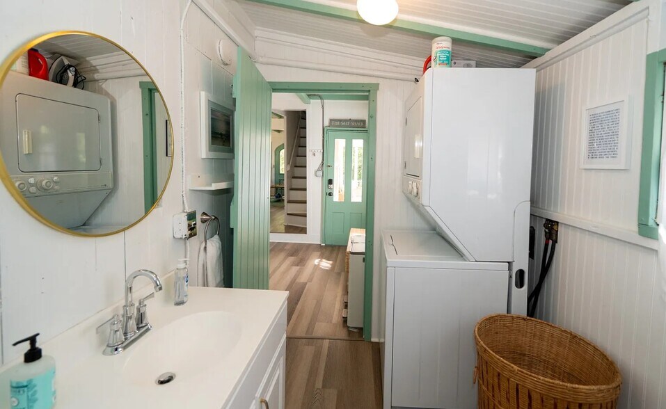 More Photos Of 9 Brunswick Ave, Vineyard Haven Specialty For Sale