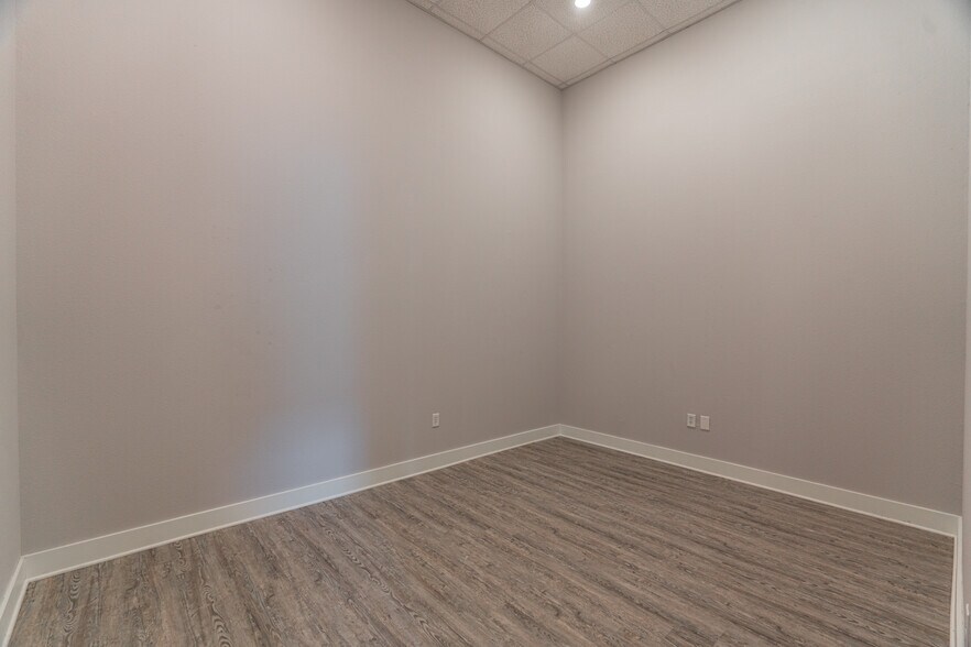 More Photos Of 350 Nursery Rd, Spring Medical For Lease