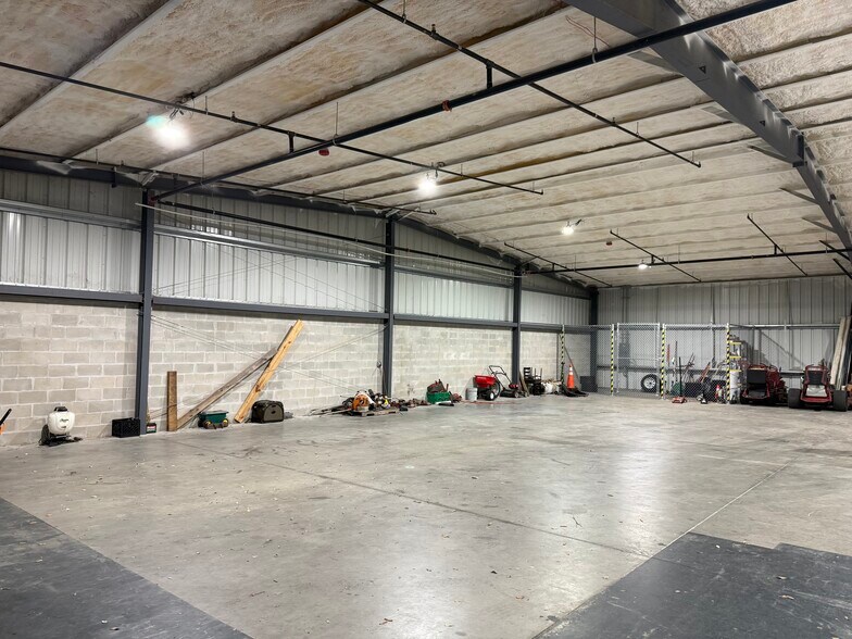 More Photos Of 7304 Causeway, Tampa Light Distribution For Sale