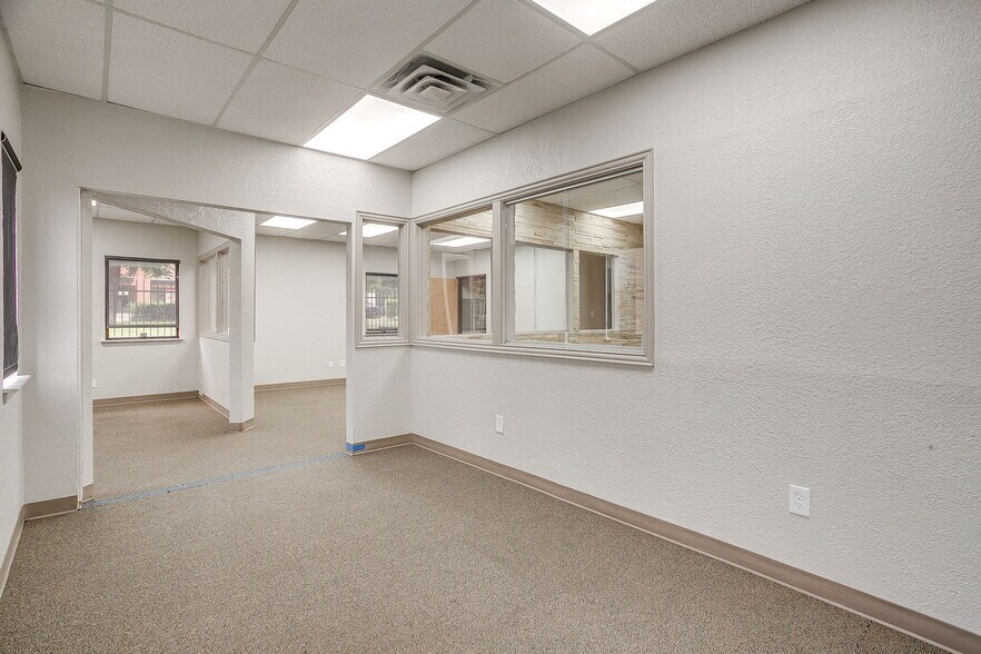 More Photos Of 2030 S Las Vegas Trl, White Settlement Office For Sale