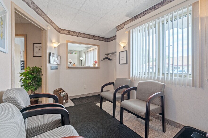 More Photos Of 3366-3368 NW Bunker Lake Blvd, Andover Medical For Sale