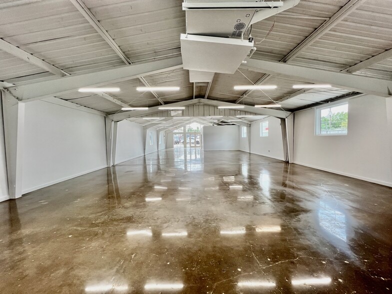 More Photos Of 2330 Langford St, Dallas Storefront For Sale
