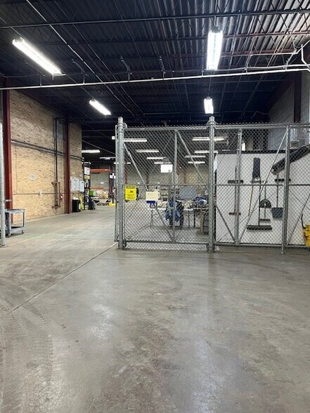 More Photos Of 2301 W Pike St, Houston Manufacturing For Lease