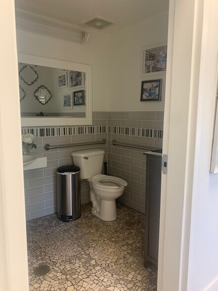 More Photos Of 12295 N Pennsylvania St, Thornton Flex For Lease