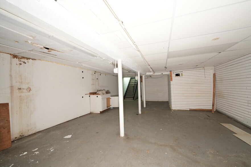 More Photos Of 9507 Roosevelt Ave, Jackson Heights Storefront Retail Residential For Sale