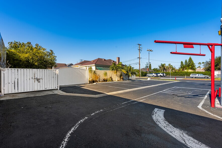 More Photos Of 1936 W 17th St, Santa Ana Restaurant For Sale
