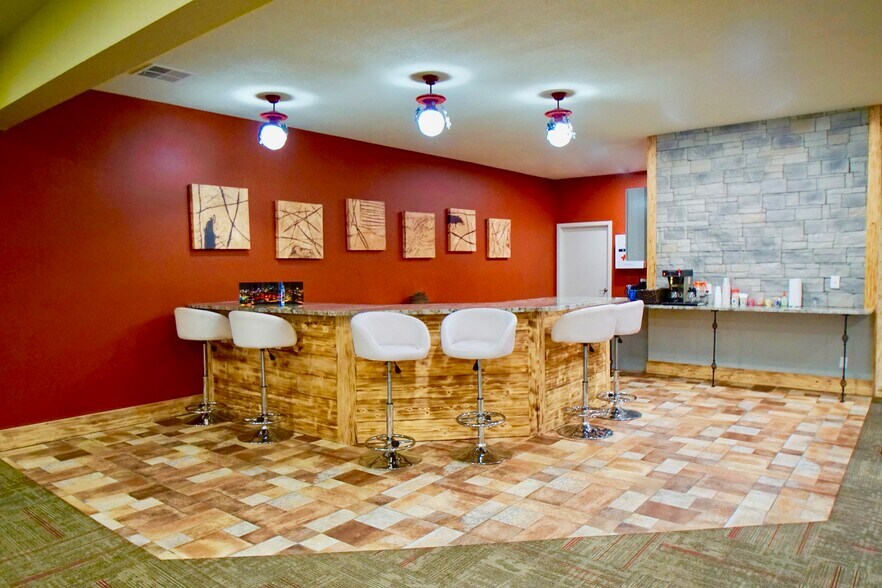 More Photos Of 7001 N Locust St, Gladstone Coworking Space