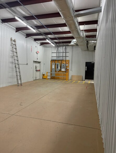 More Photos Of 8715 3rd Street Rd, Louisville Freestanding For Lease