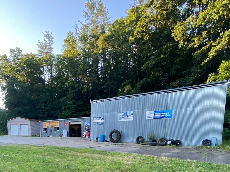 More Photos Of 23 Lana Ln, Burnsville Auto Repair For Sale