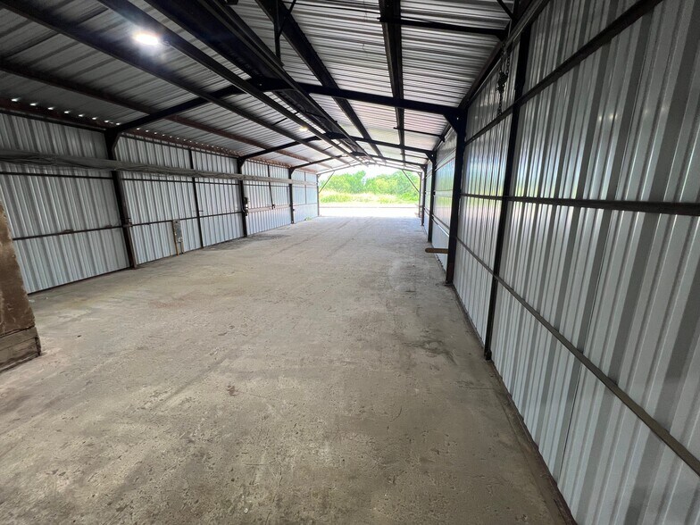 More Photos Of 222 Hereford Rd, Corpus Christi Warehouse For Lease