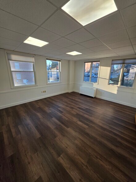 More Photos Of 17 W Jefferson St, Rockville Coworking Space