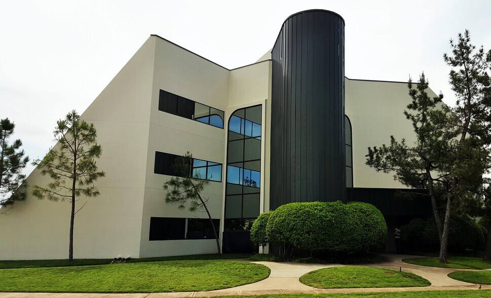 More Photos Of 2600 Van Buren St, Norman Office For Sale