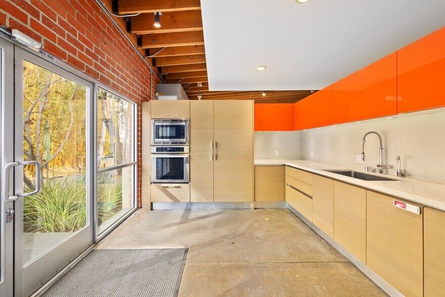 More Photos Of 4201-4203 Redwood Ave, Los Angeles Loft Creative Space For Lease