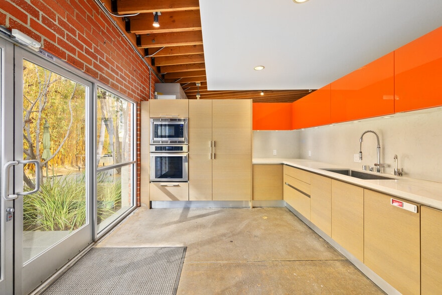 More Photos Of 4201 Redwood Ave, Los Angeles Loft Creative Space For Lease