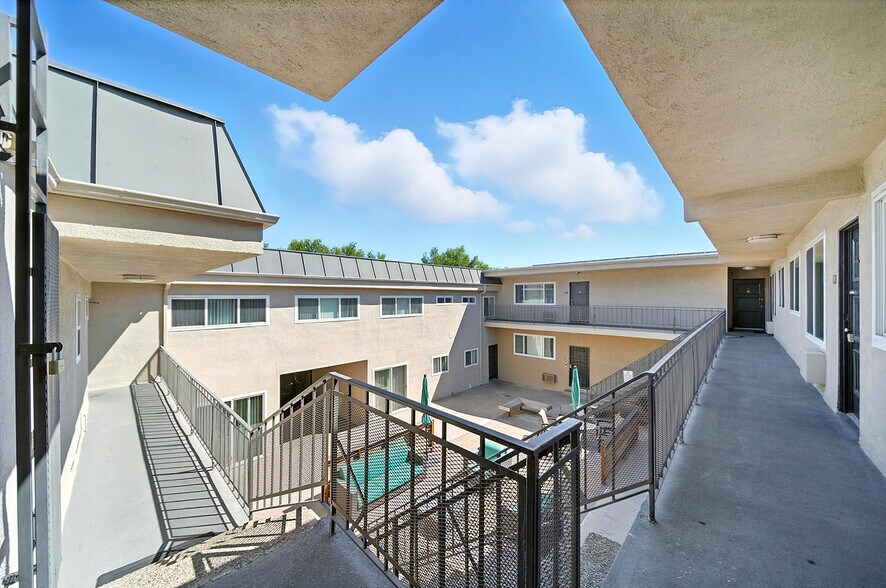 More Photos Of 1165 Thompson Ave, Glendale Apartments For Sale