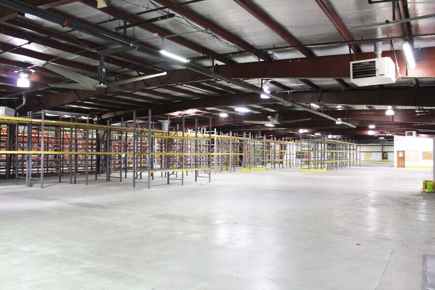 More Photos Of 6720 N 16th St, Omaha Warehouse For Sale