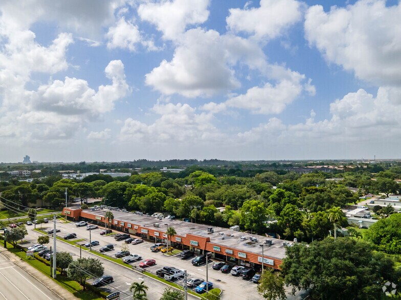 More Photos Of 8242 Griffin Rd, Davie General Retail For Lease