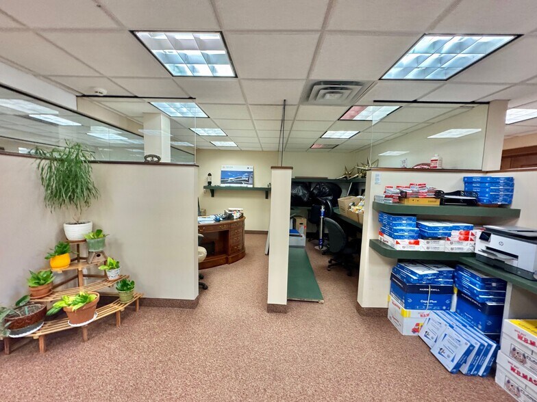 More Photos Of 4435 Austin Blvd, Island Park Office Residential For Sale