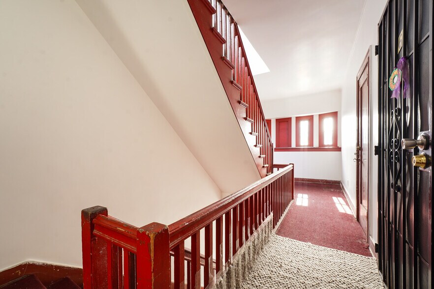 More Photos Of 1519 W 30th St, Los Angeles Apartments For Sale