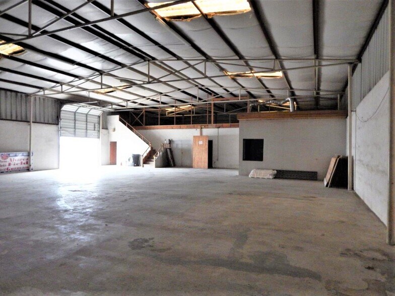 More Photos Of 3700 N Stewart Rd, Mission Warehouse For Lease