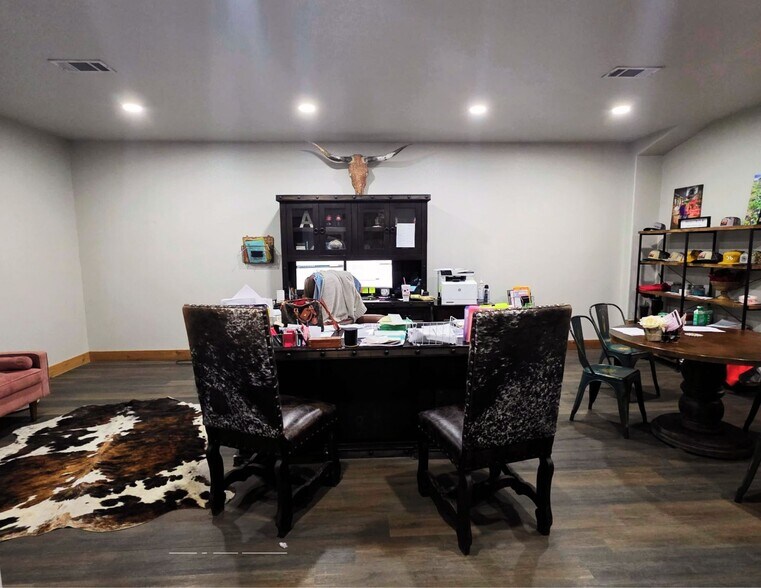 More Photos Of 1003 E County Road 140, Midland Industrial For Lease