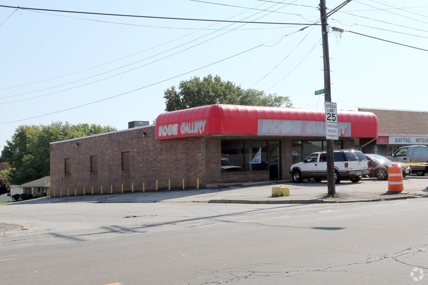 Primary Photo Of 856 Youngstown Poland Rd, Struthers Freestanding For Sale