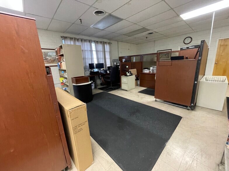 More Photos Of 1100 Chandler St, Montgomery Industrial For Lease