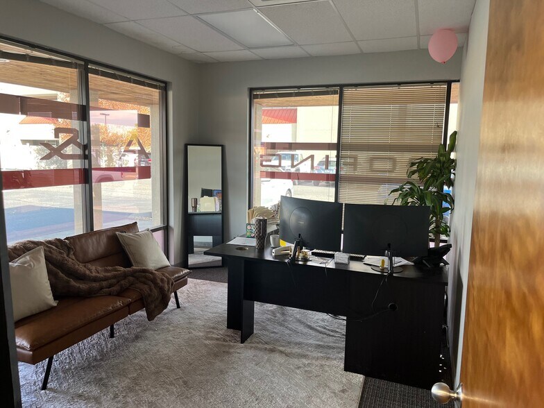 More Photos Of 100 N Morain St, Kennewick General Retail For Lease