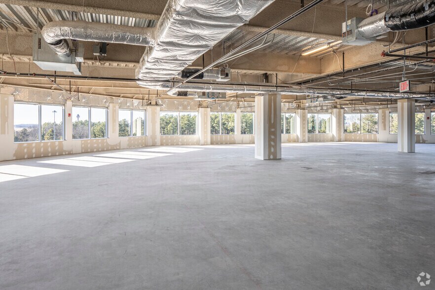 More Photos Of 2550 Wasser Ter, Herndon Office For Sale